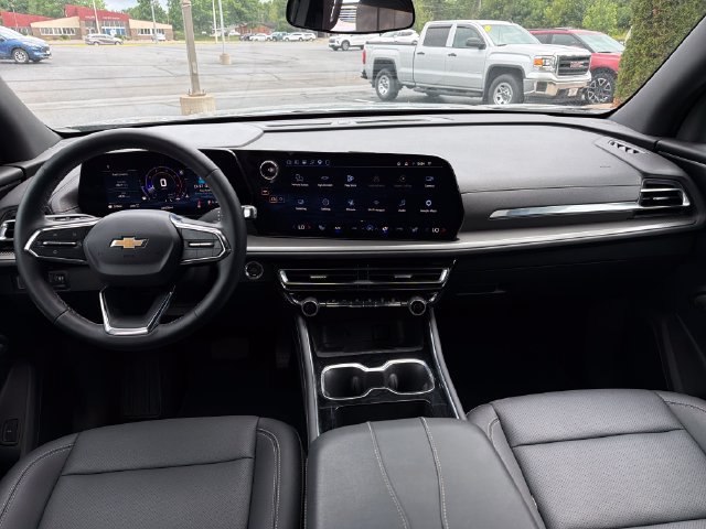 Used 2026 Chevrolet Traverse LT AWD/4WD image 25