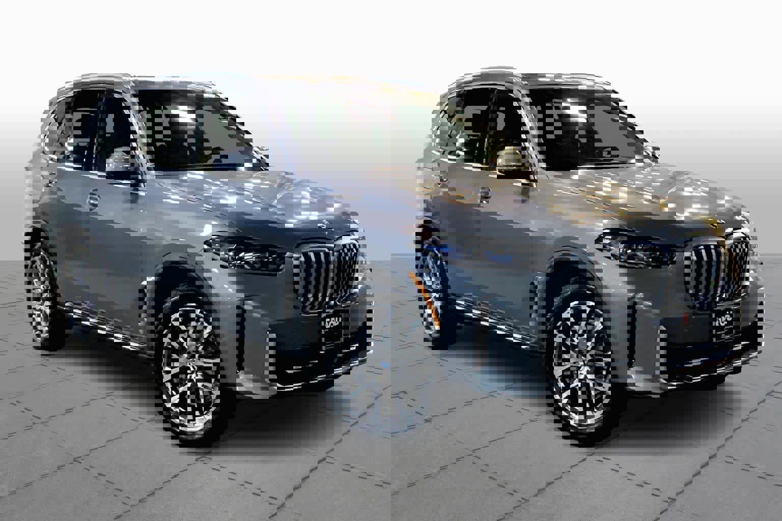 Used 2024 BMW X5 xDrive40i w/ Premium Package image 3