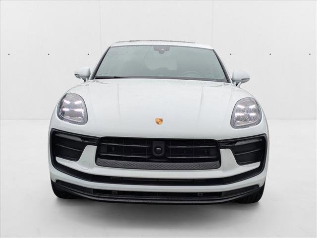 Used 2025 Porsche Macan image 6