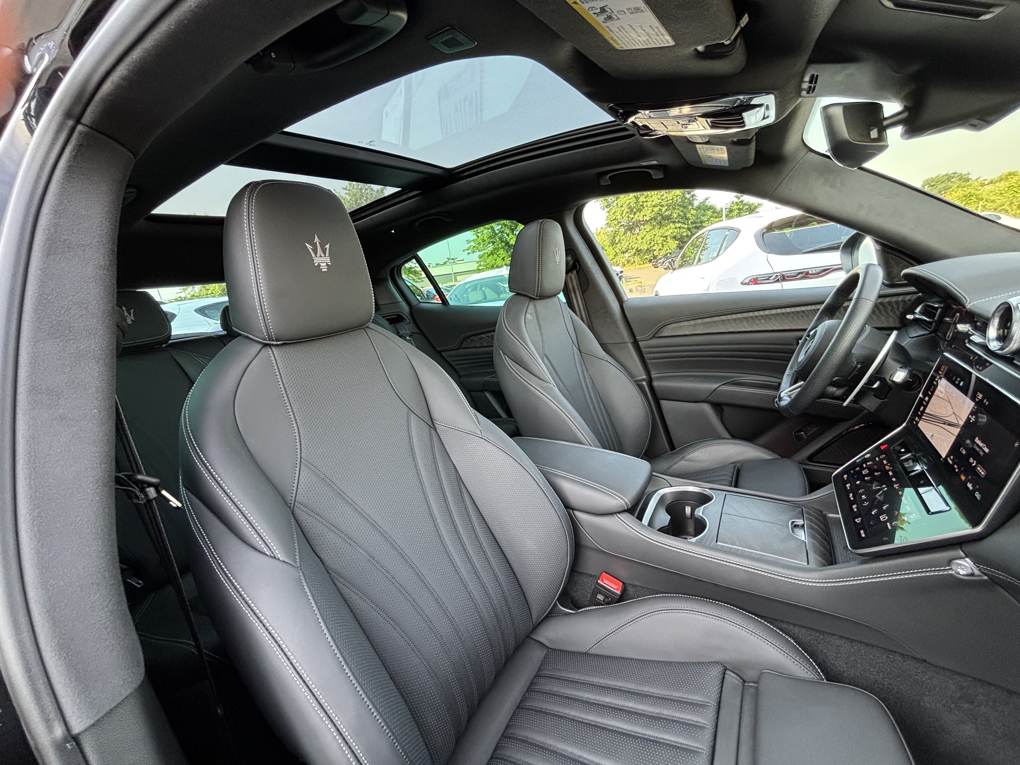 Used 2025 Maserati Grecale Folgore AWD/4WD image 38
