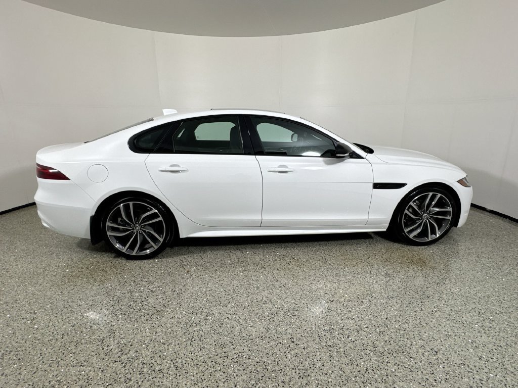 Used 2024 Jaguar XF R-Dynamic SE AWD/4WD image 9