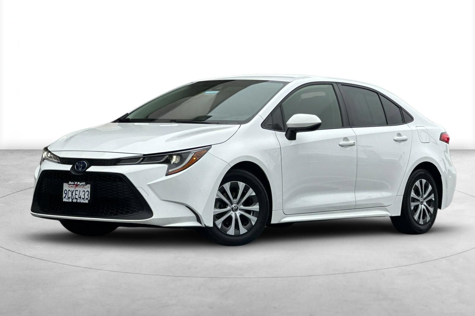 Used 2022 Toyota Corolla LE FWD image 2