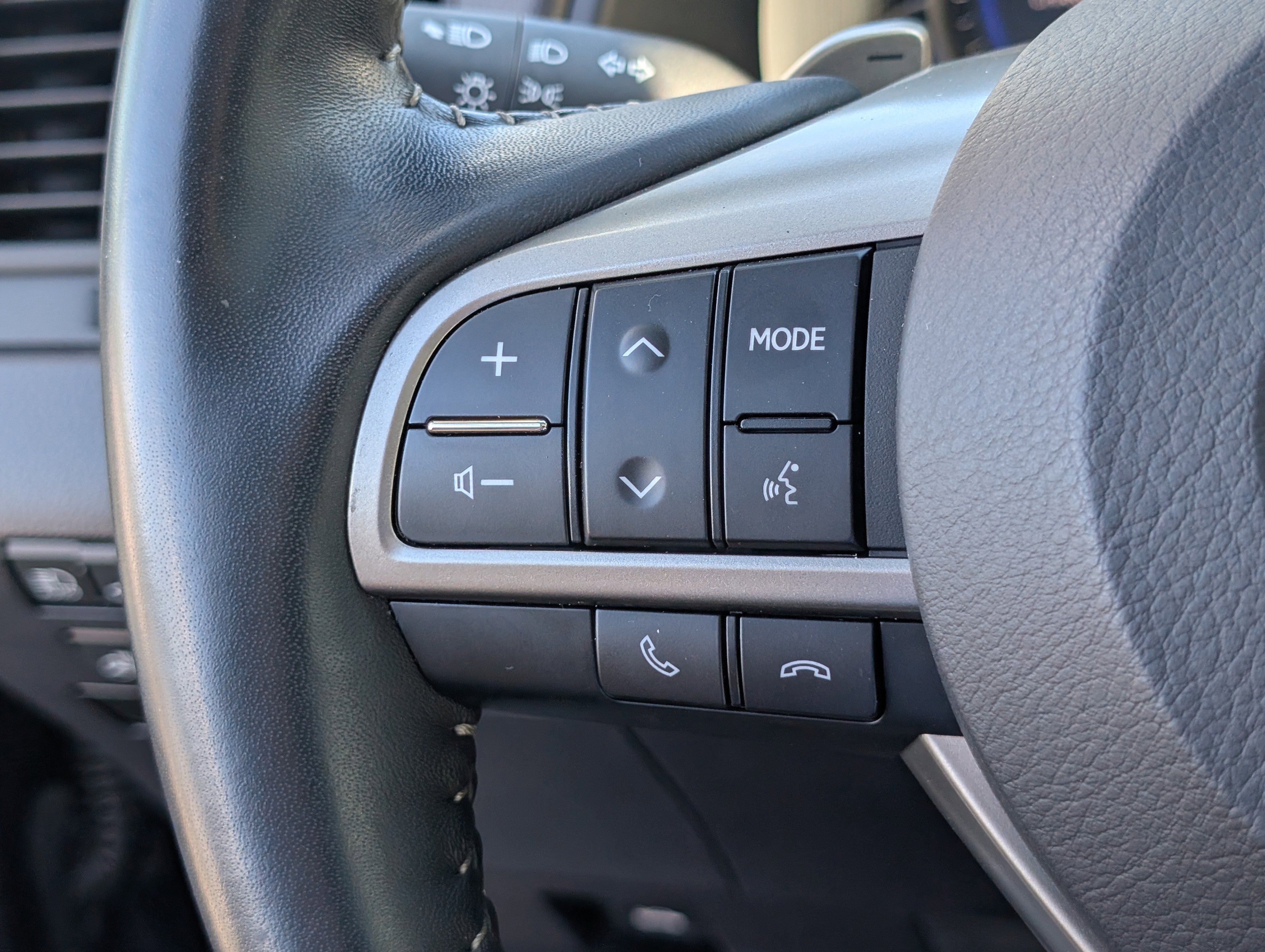 Used 2020 Lexus RX 450h AWD w/ Premium Package image 24