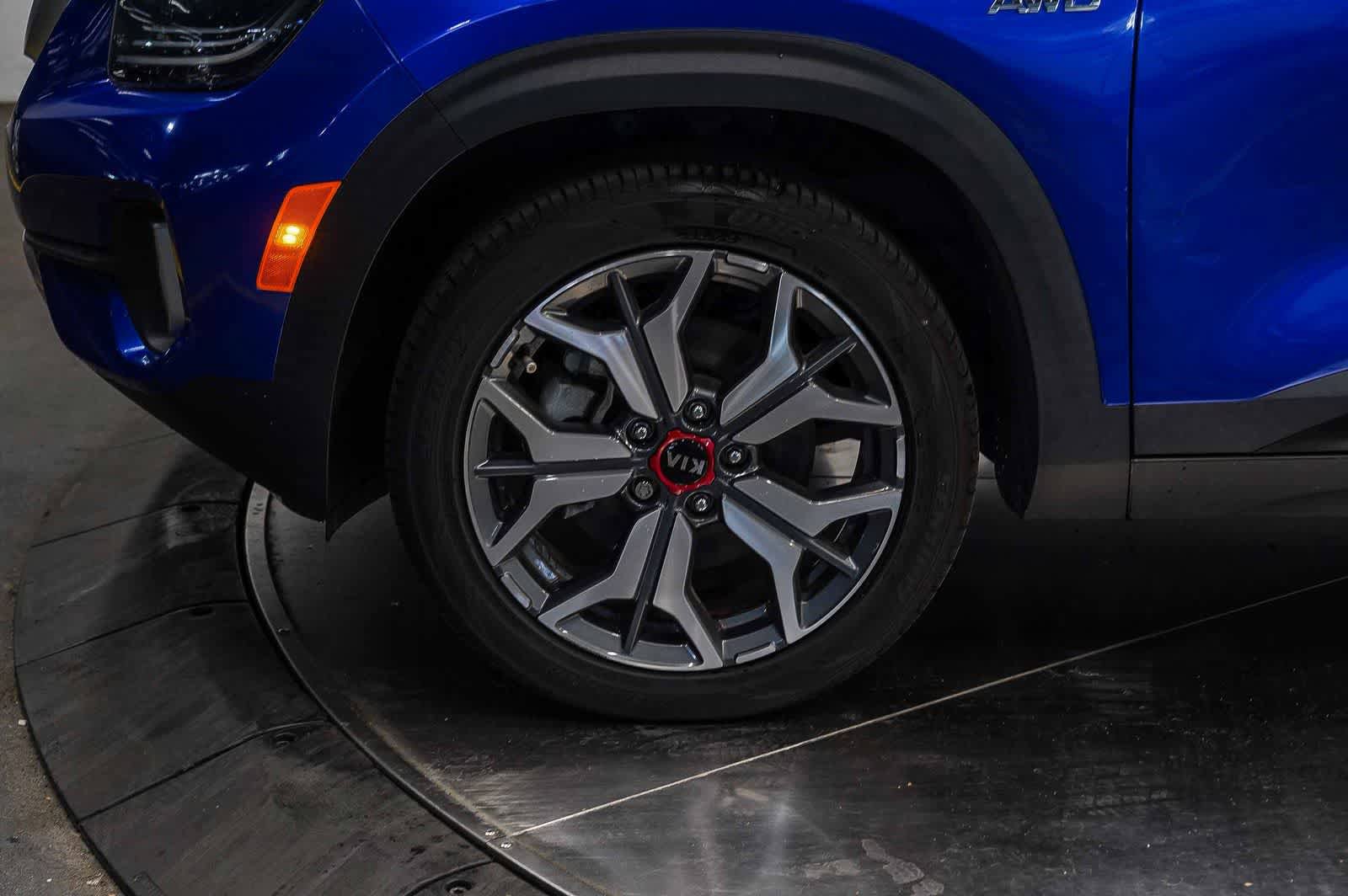 Used 2021 Kia Seltos SX w/ SX Sunroof Package AWD/4WD image 9