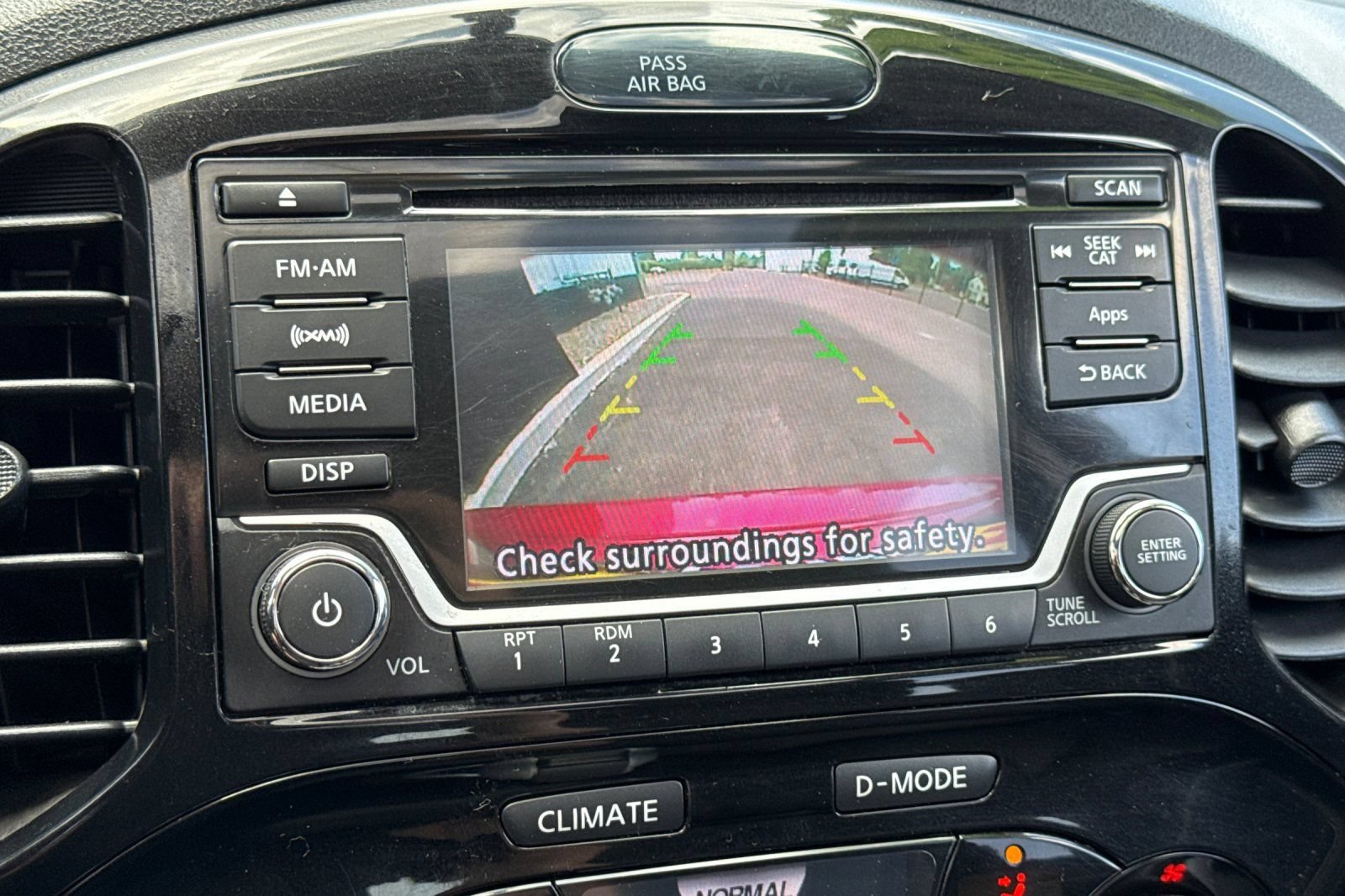 Used 2015 Nissan Juke SV AWD/4WD image 19