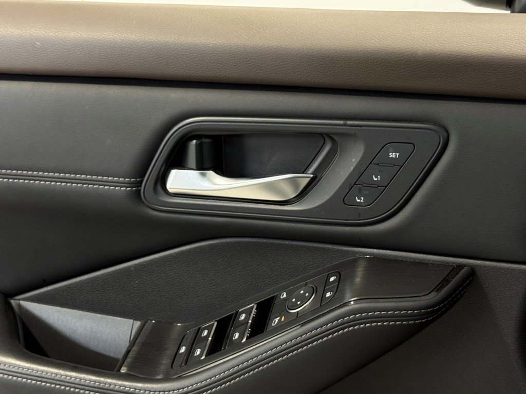 Used 2023 Nissan Rogue SL w/ SL Premium Package image 34