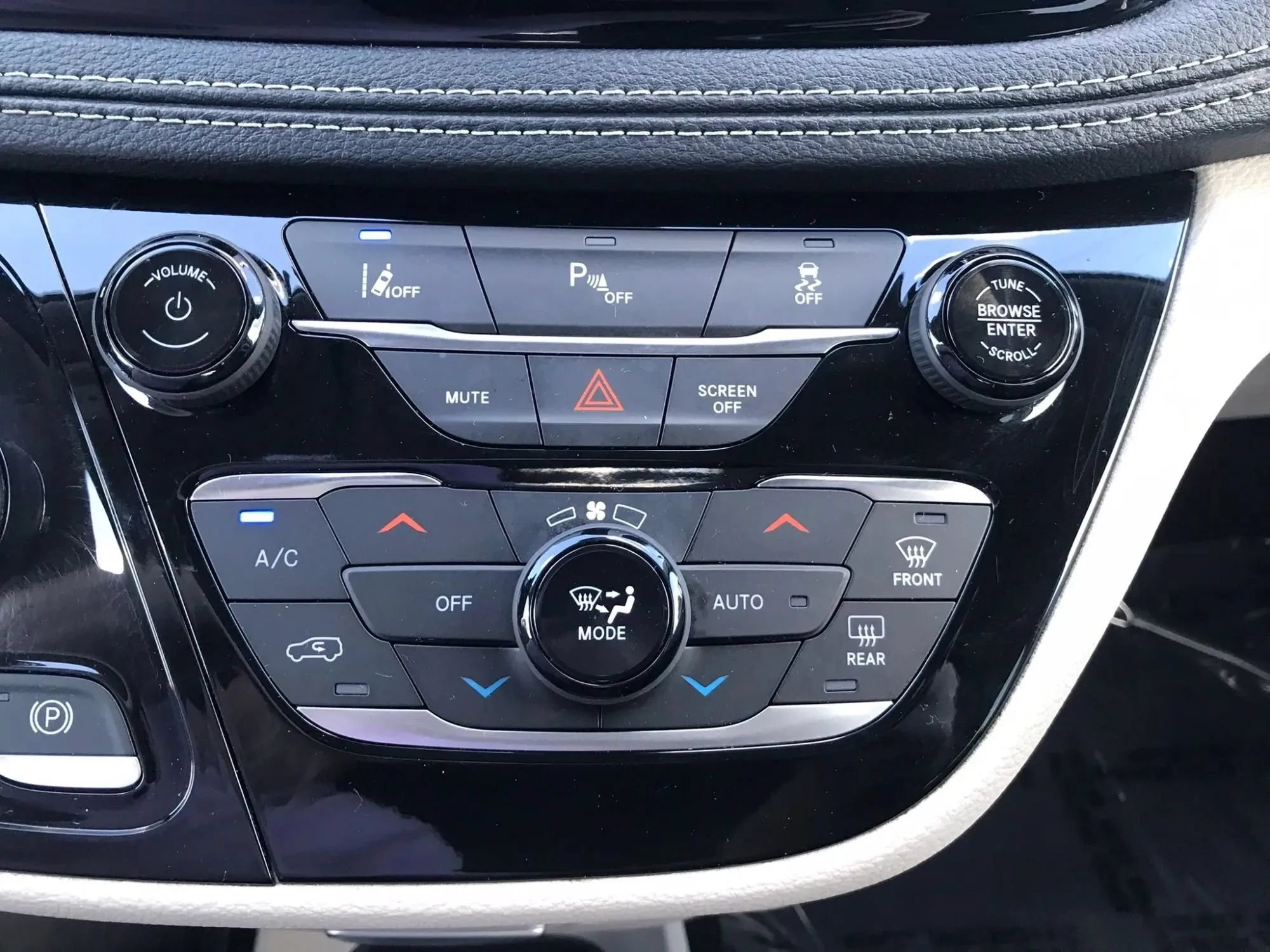 Used 2023 Chrysler Pacifica Touring-L FWD image 29