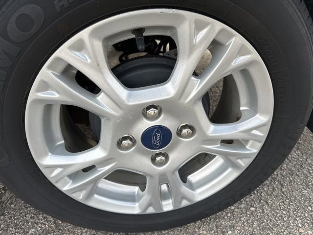 Used 2015 Ford Fiesta SE image 6
