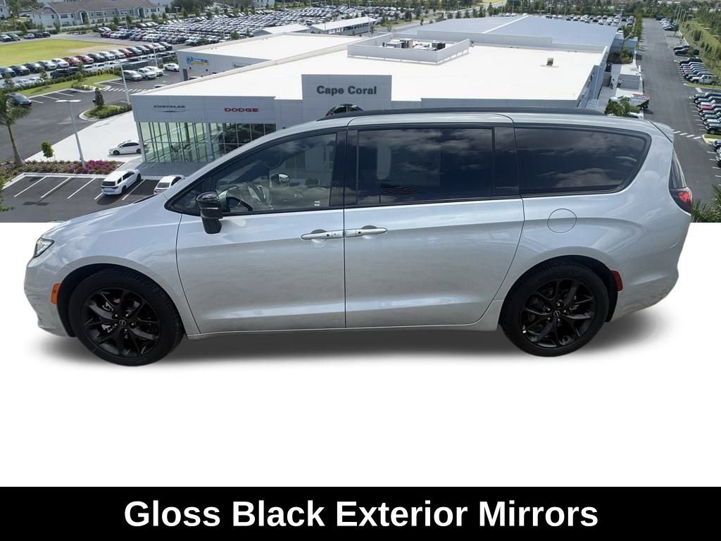 New 2026 Chrysler Pacifica Limited w/ S Appearance Package image 8