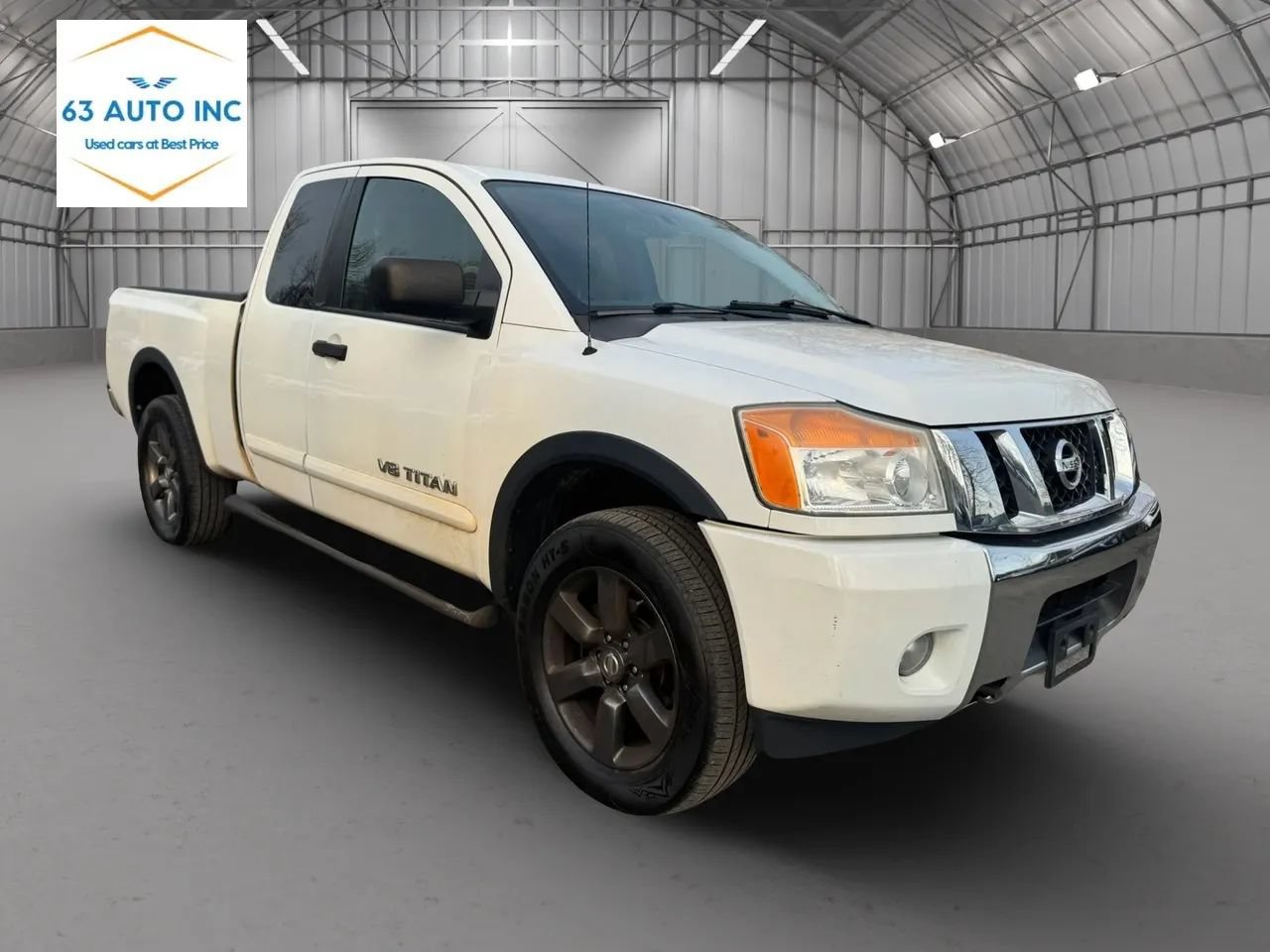 Used 2015 Nissan Titan SV w/ SV Value Truck Package AWD/4WD image 7