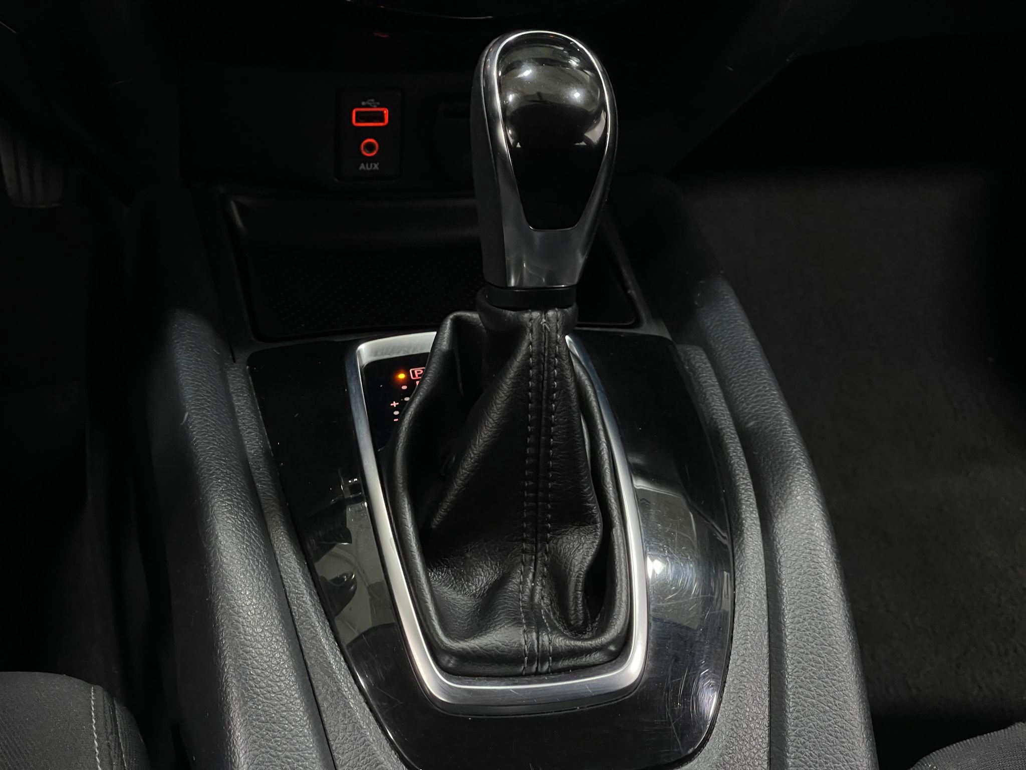 Used 2017 Nissan Rogue SV AWD/4WD image 26