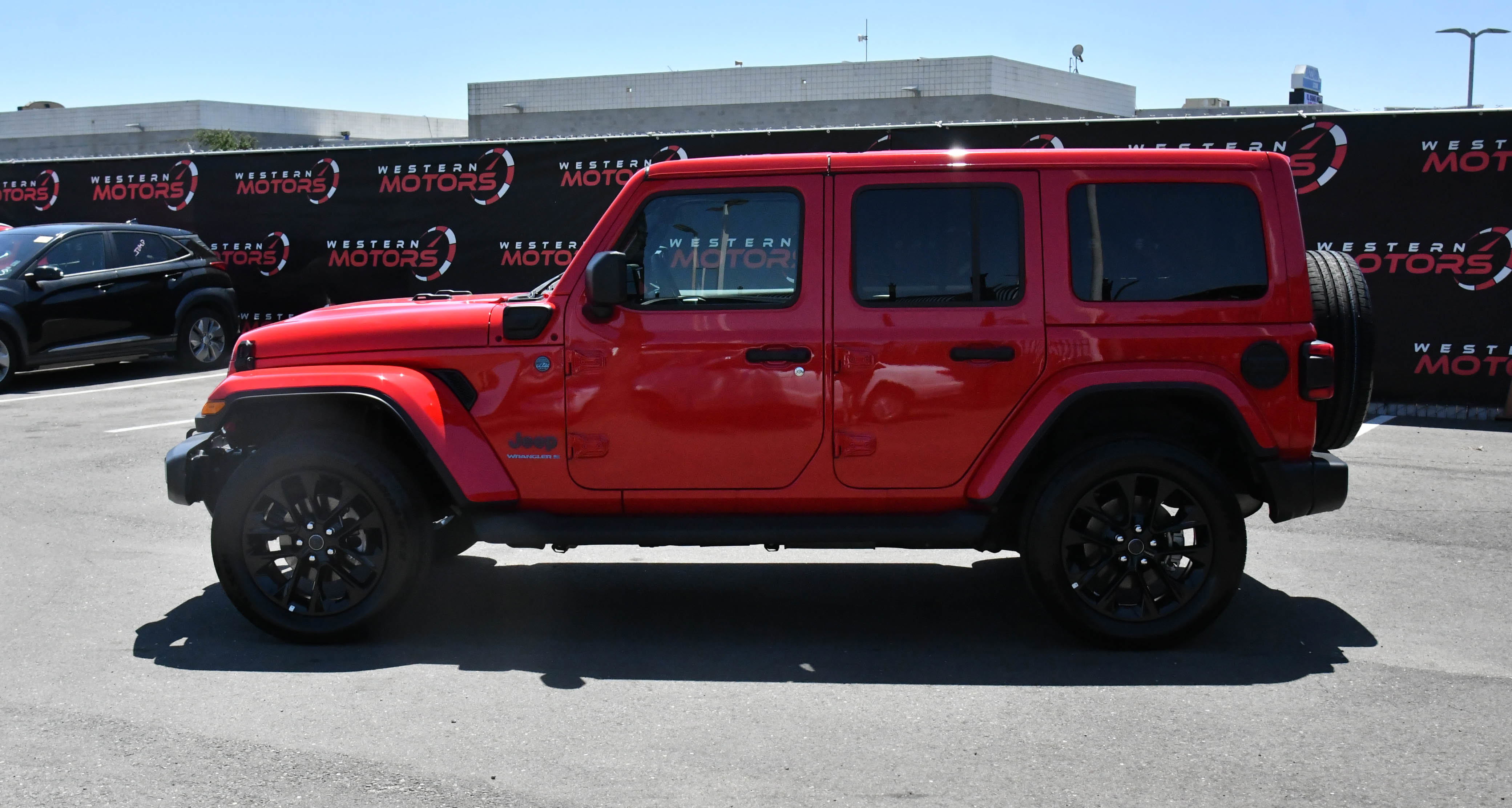 Used 2025 Jeep Wrangler Unlimited Sahara AWD/4WD image 4