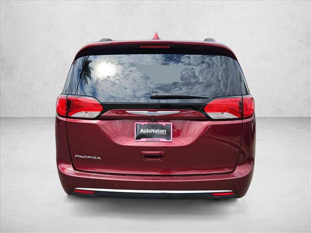 Used 2017 Chrysler Pacifica Touring-L FWD image 7