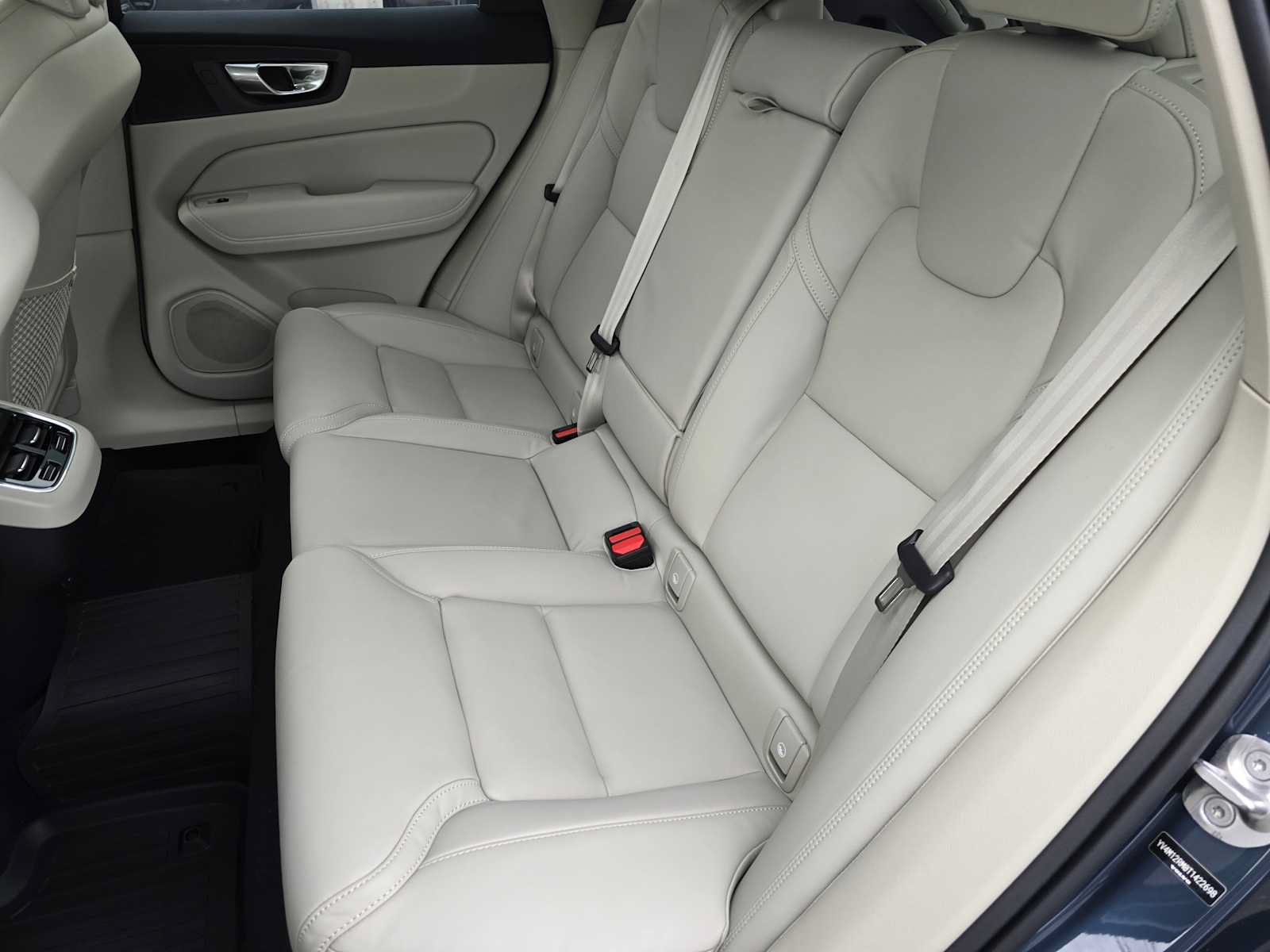 New 2026 Volvo XC60 B5 Ultra w/ Protection Package Premier AWD/4WD image 19