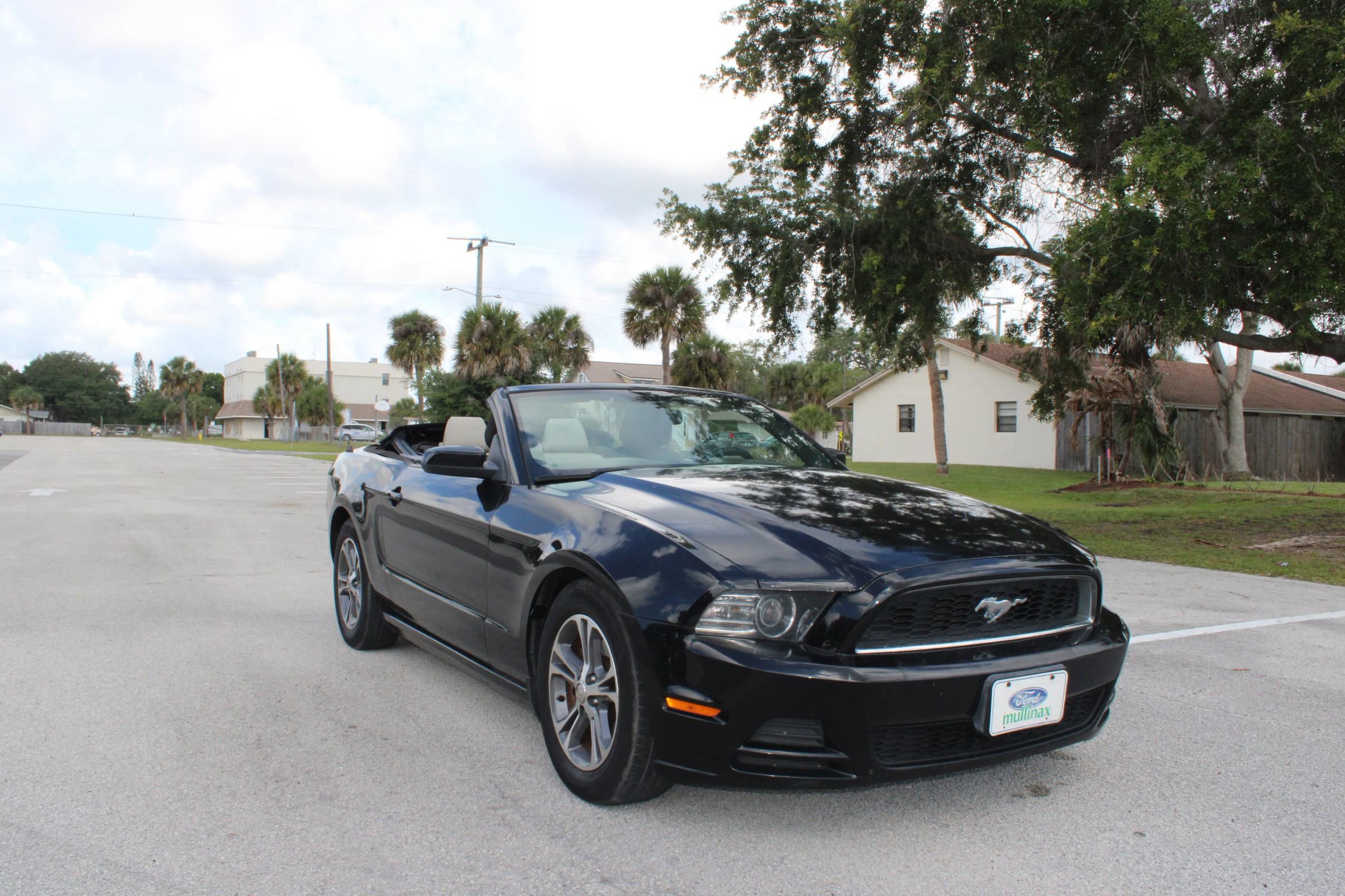 Used 2014 Ford Mustang Premium RWD image 22