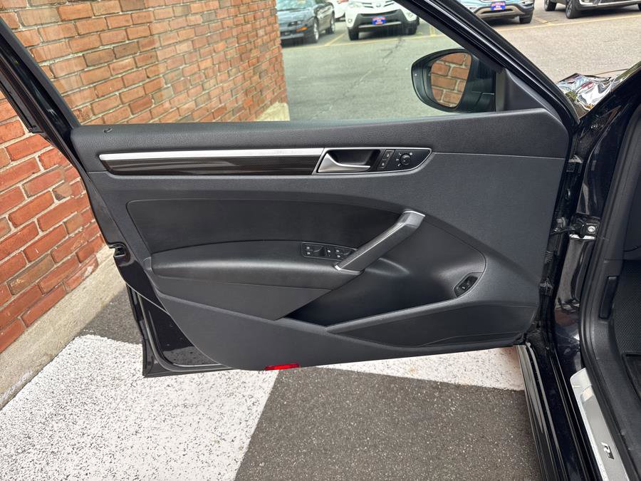 Used 2019 Volkswagen Passat 2.0T SE R-Line FWD image 34