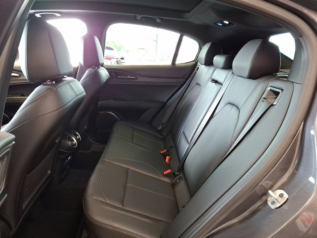 Used 2022 Alfa Romeo Stelvio Ti image 20