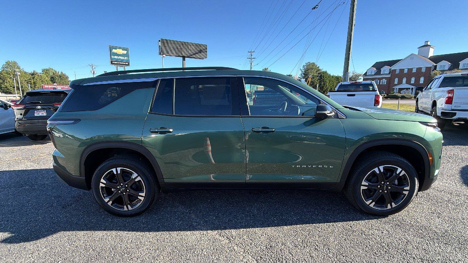 New 2027 Chevrolet Traverse LT w/ Driver Confidence Package FWD image 8
