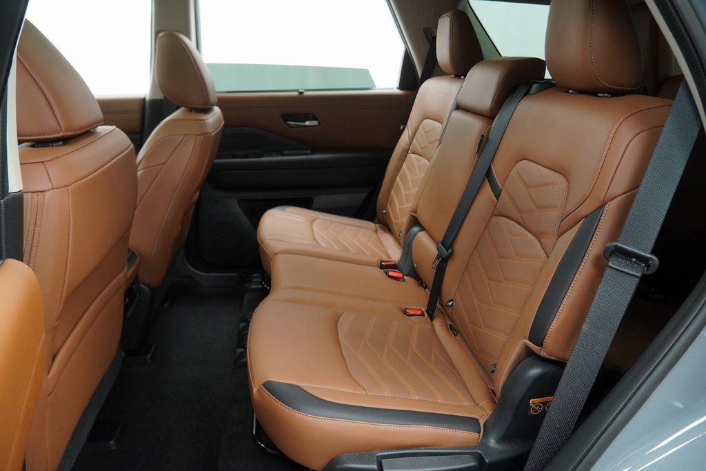 Used 2024 Nissan Pathfinder Platinum w/ Cargo Package image 22