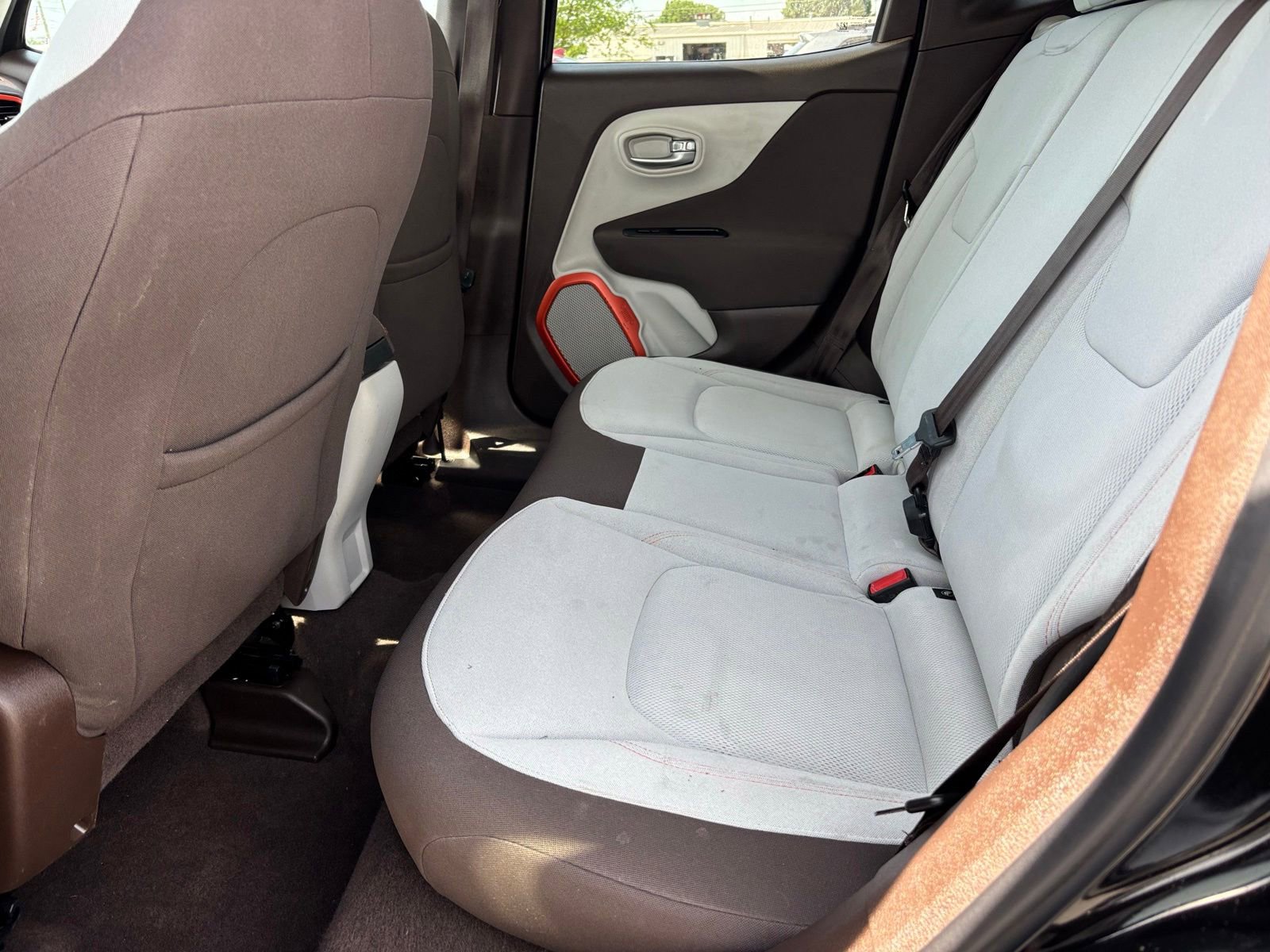 Used 2015 Jeep Renegade Latitude FWD image 6
