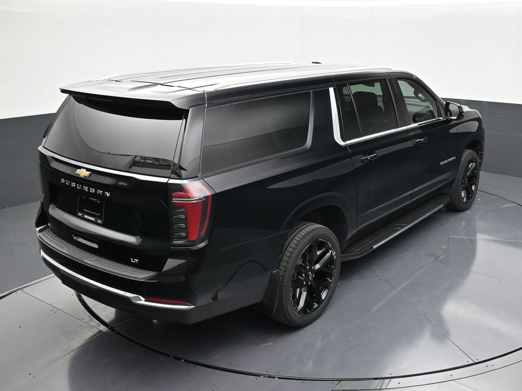 Used 2025 Chevrolet Suburban LT RWD image 16
