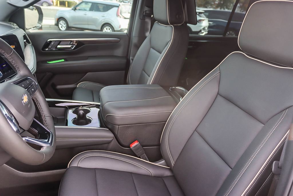 New 2026 Chevrolet Suburban Premier image 16