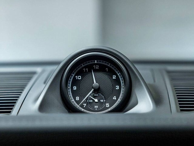 Used 2025 Porsche Macan image 31