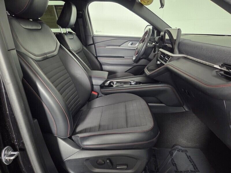 Used 2025 Ford Explorer ST-Line w/ ST-Line Street Pack image 32