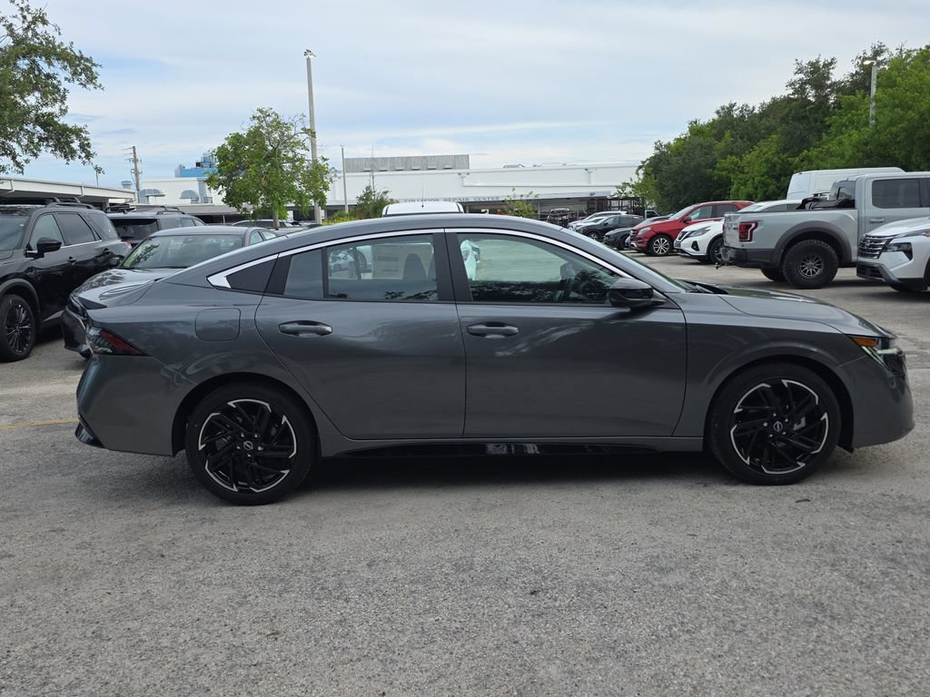 New 2026 Nissan Sentra SR w/ Floor Mat Package FWD image 8