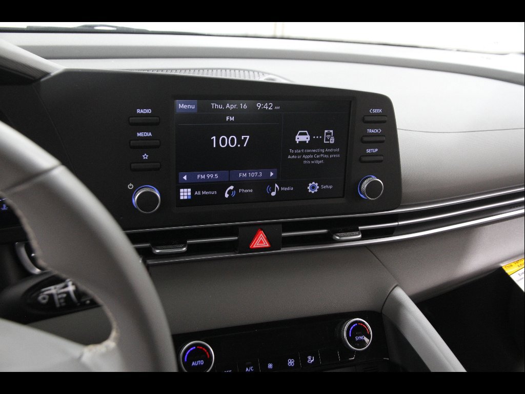 Certified 2025 Hyundai Elantra Sport image 9