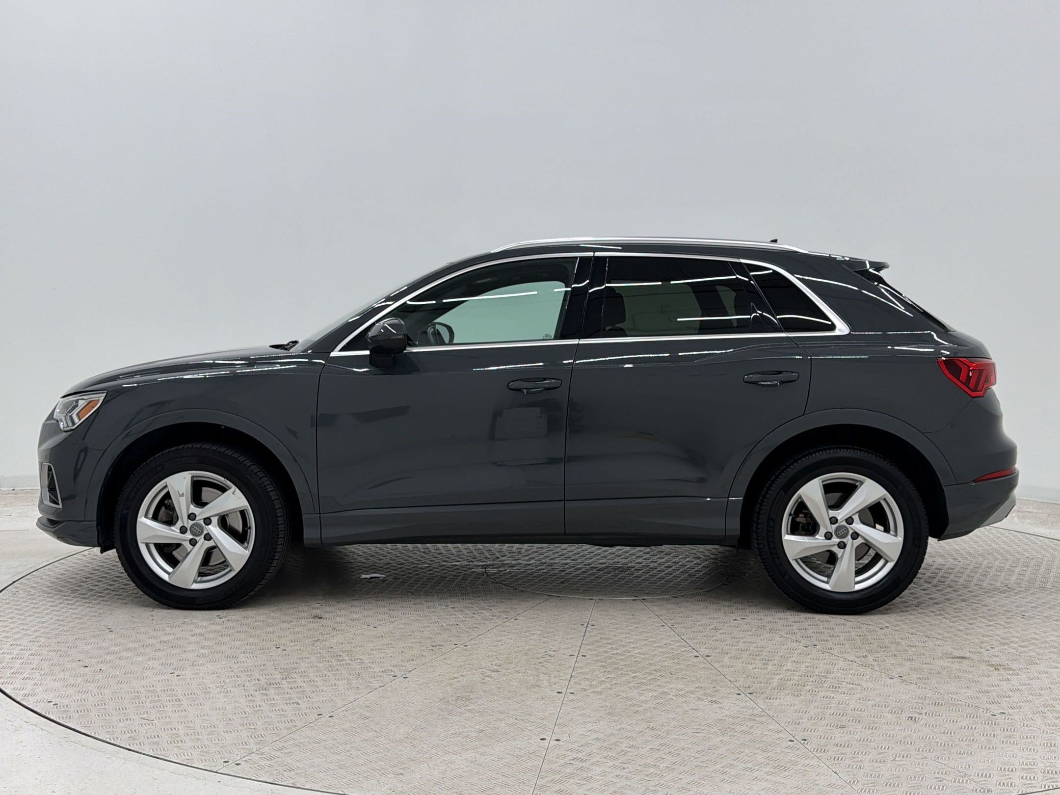 Used 2019 Audi Q3 2.0T Premium Plus AWD/4WD image 2