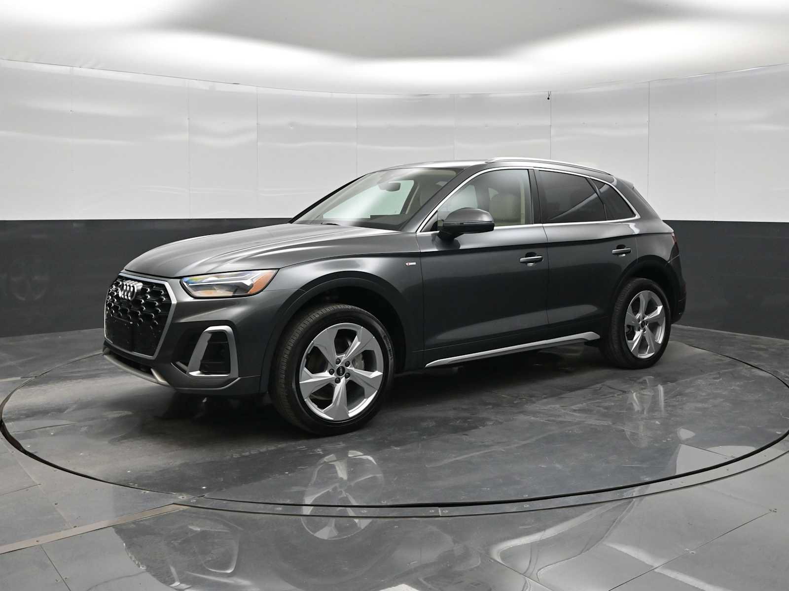 Used 2022 Audi Q5 2.0T Premium Plus w/ Premium Plus Package AWD/4WD image 4