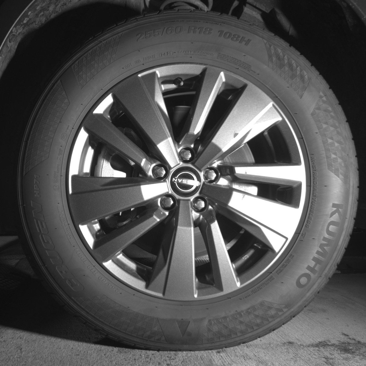 Used 2025 Nissan Pathfinder SV image 12