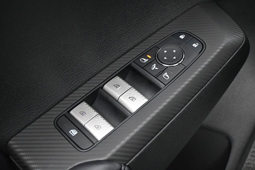 Used 2025 Mitsubishi Outlander SE FWD image 14