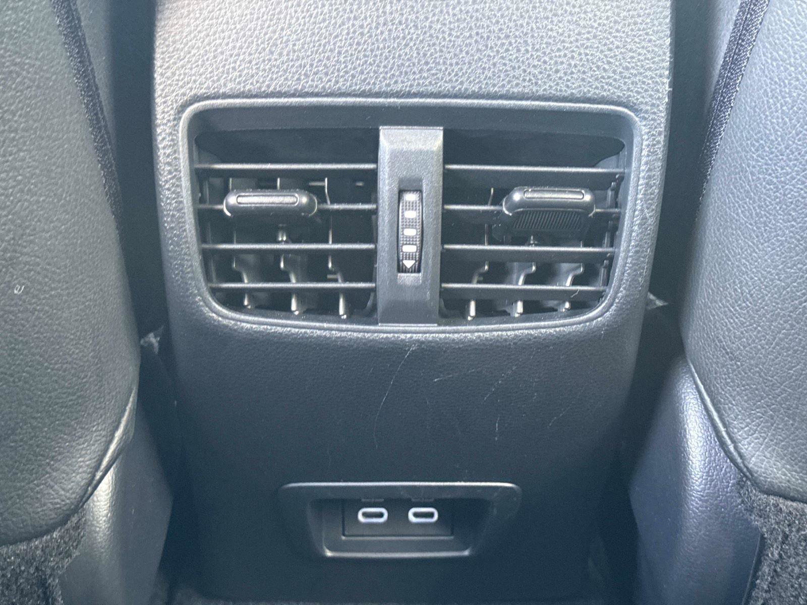 Used 2023 Toyota Corolla Cross LE w/ Moonroof Package image 15