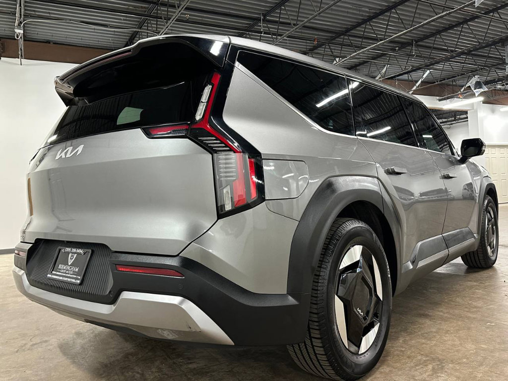 Used 2024 Kia EV9 Light Long Range RWD image 13
