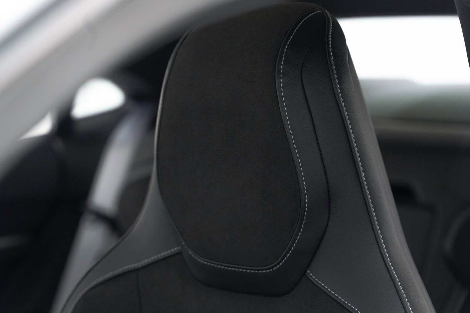 New 2025 Porsche Taycan 4S image 19