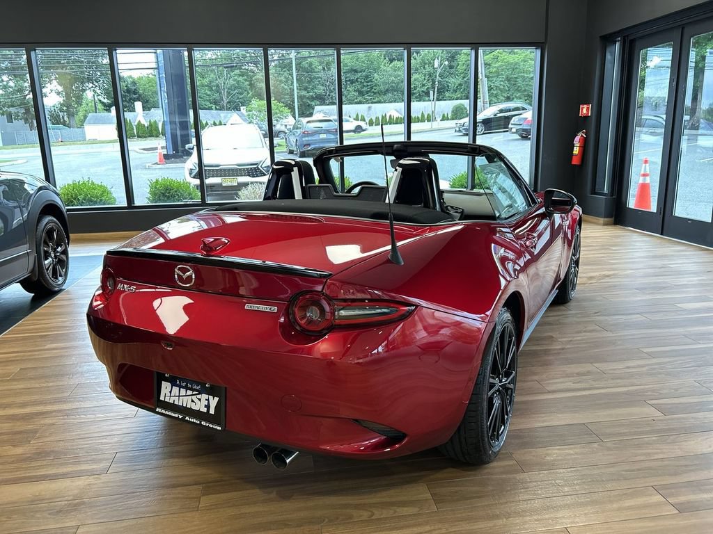 New 2026 MAZDA MX-5 Miata Club w/ Weather Package RWD image 8