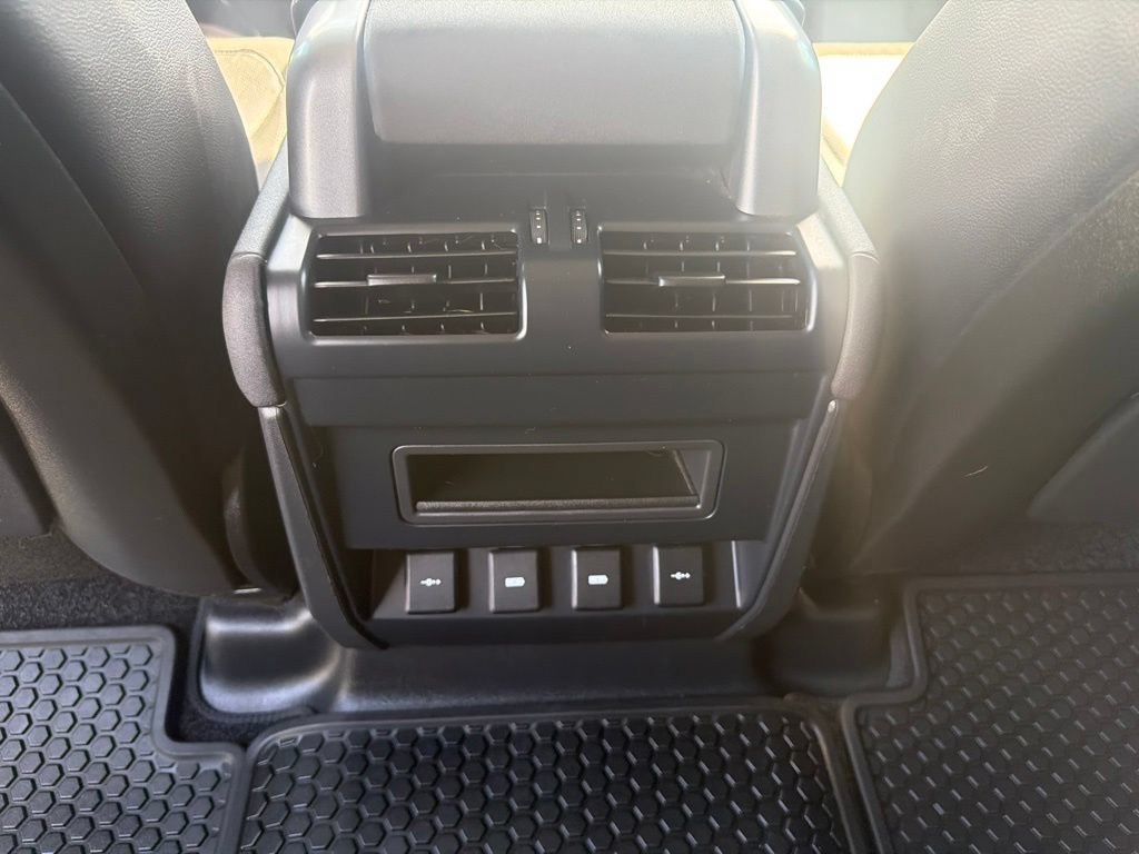 Used 2020 Land Rover Defender 110 SE AWD/4WD image 26