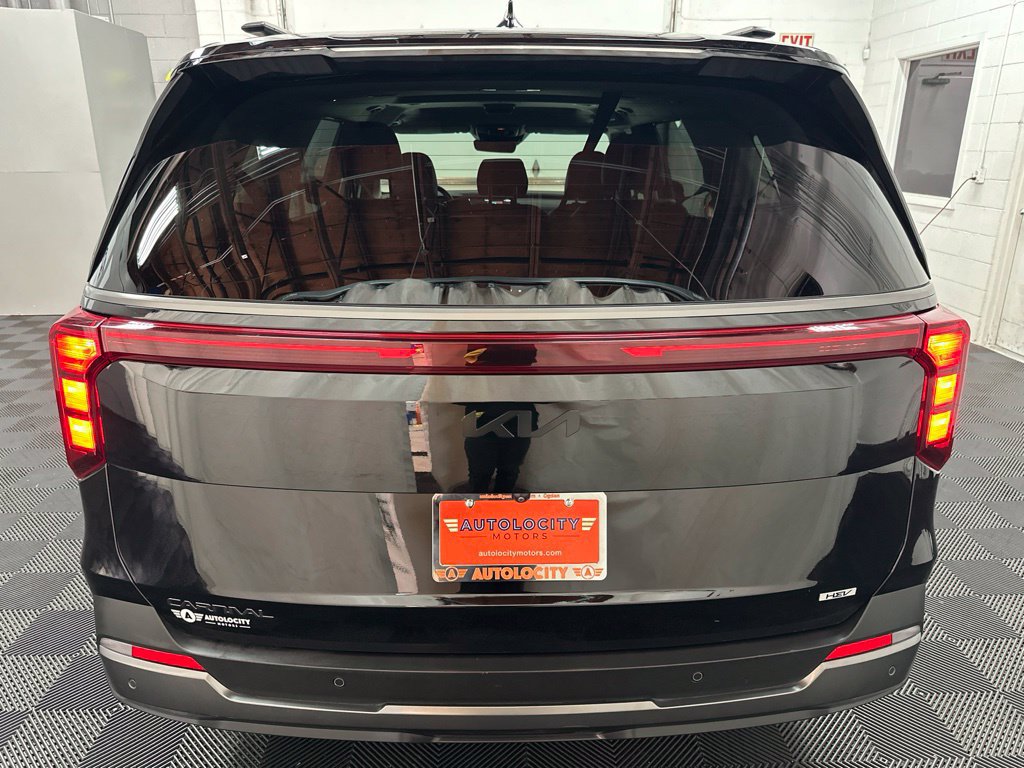Used 2026 Kia Carnival SX w/ SX Dark Edition Package FWD image 8