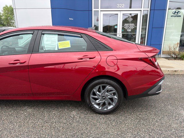 Certified 2024 Hyundai Elantra SEL FWD image 3