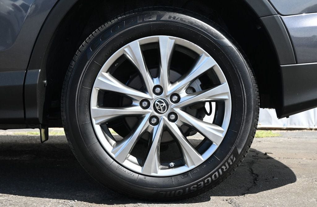 Used 2016 Toyota RAV4 Limited FWD image 7