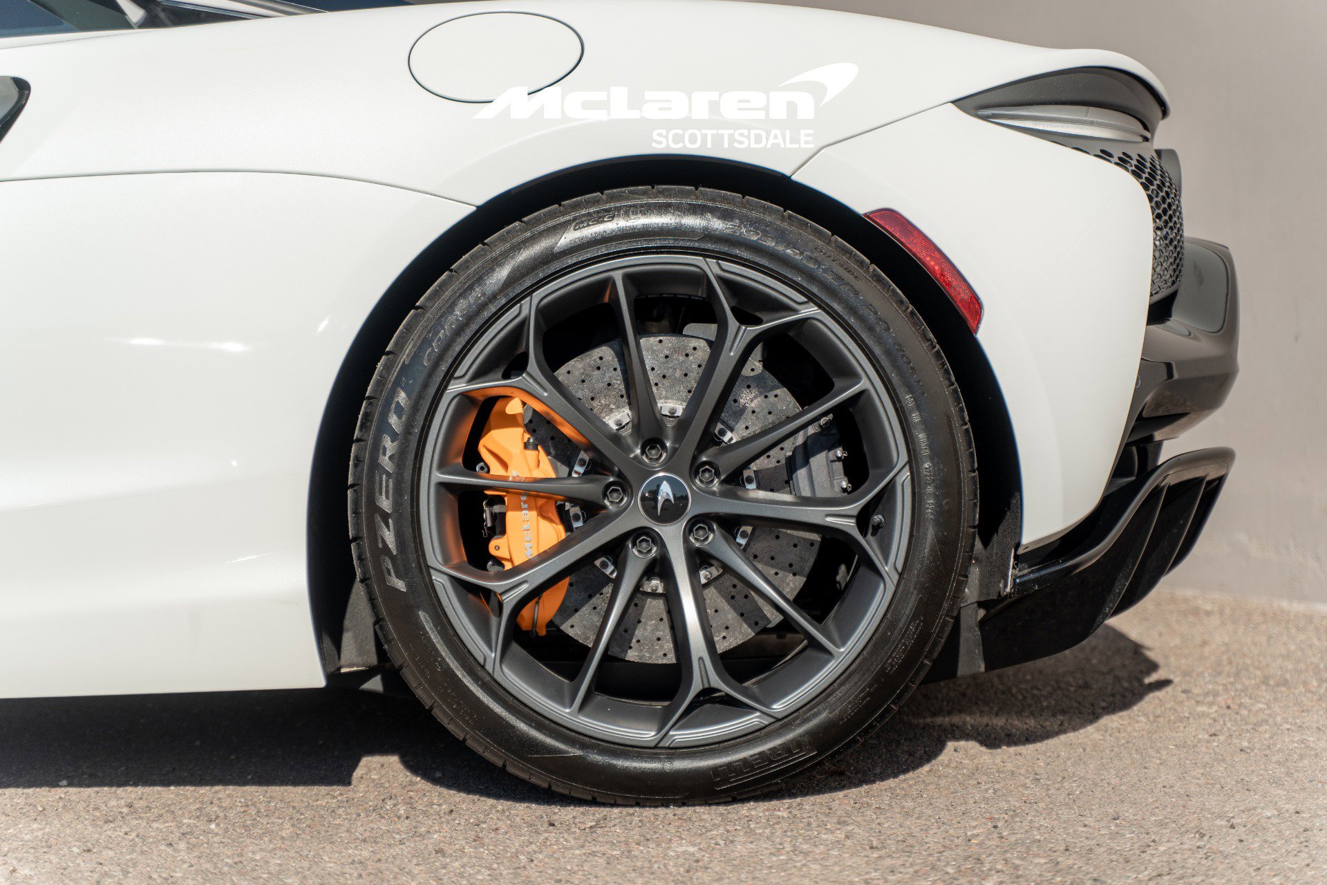 Used 2023 McLaren Artura image 19