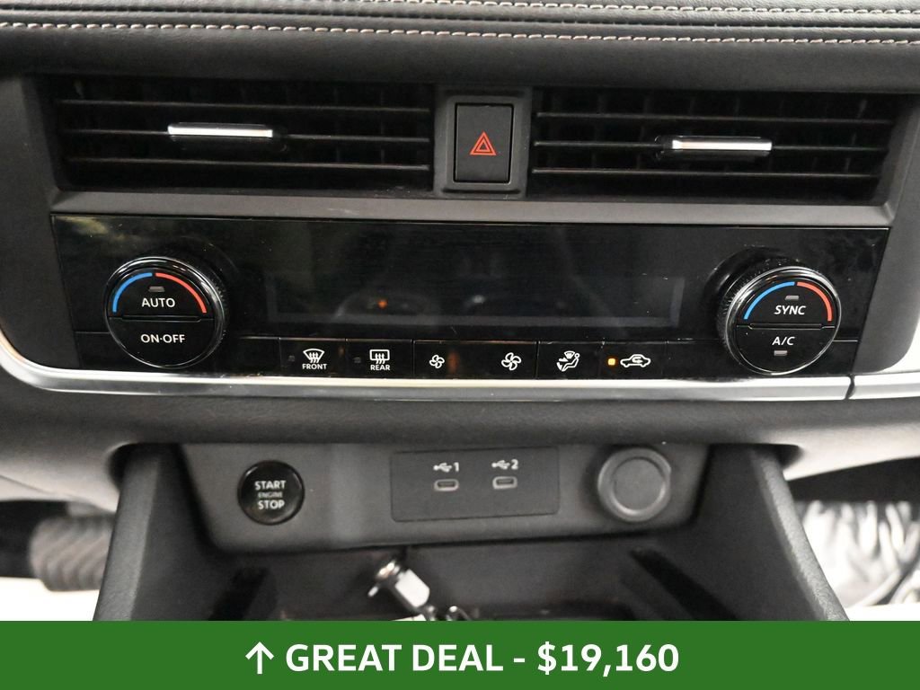 Used 2024 Nissan Rogue SV image 40