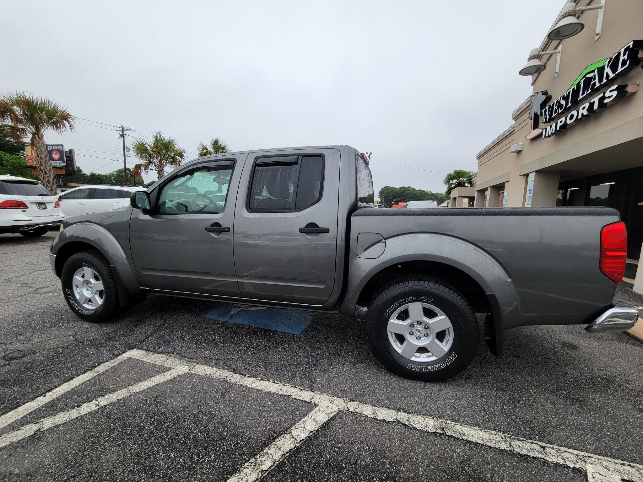 Used 2007 Nissan Frontier SE w/ SE Value Truck Pkg AWD/4WD image 6