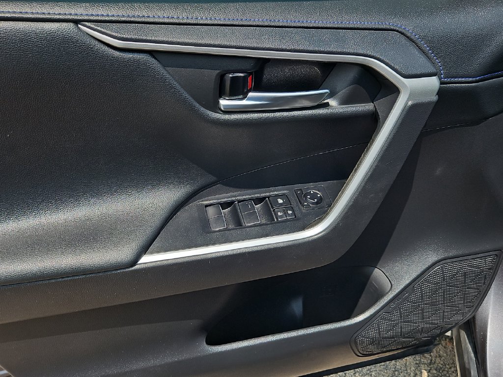 Used 2021 Toyota RAV4 XSE AWD/4WD image 18