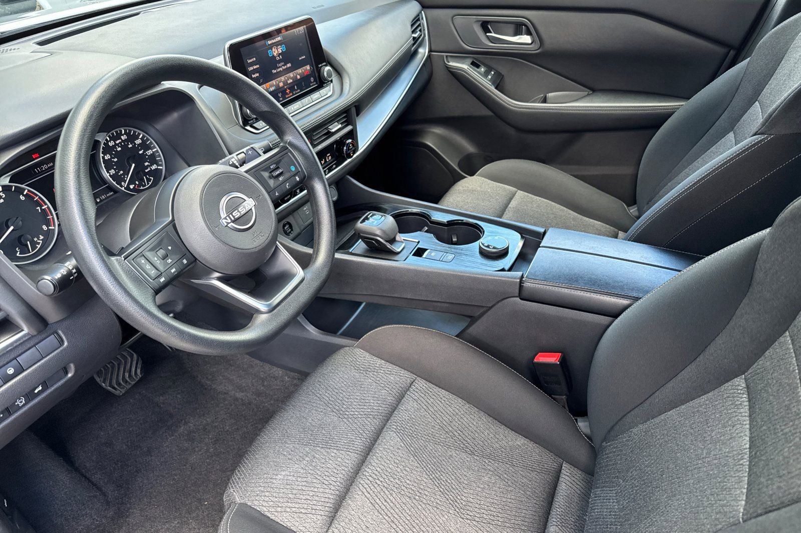 Used 2024 Nissan Rogue SV image 9