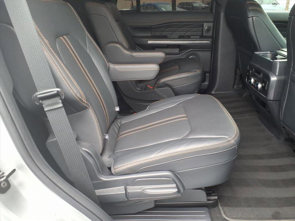 Used 2024 Ford Expedition Platinum image 13