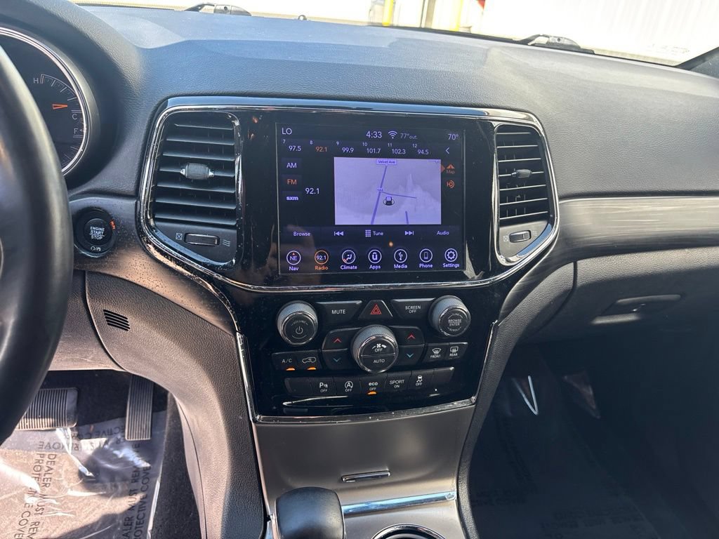 Used 2019 Jeep Grand Cherokee Laredo w/ 18" Wheel & 8.4" Radio Group AWD/4WD image 16
