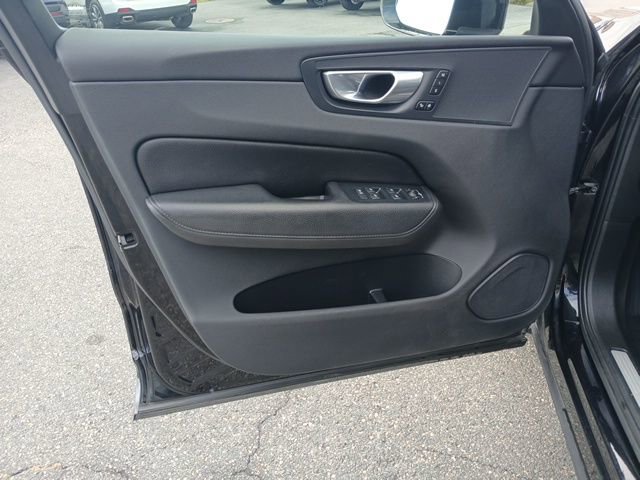 Used 2022 Volvo XC60 B5 Momentum w/ Advanced Package image 23